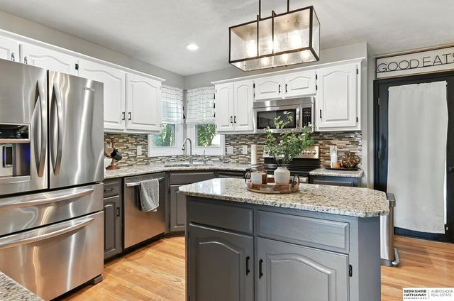 804 Valentine Lane, Papillion, NE 68046