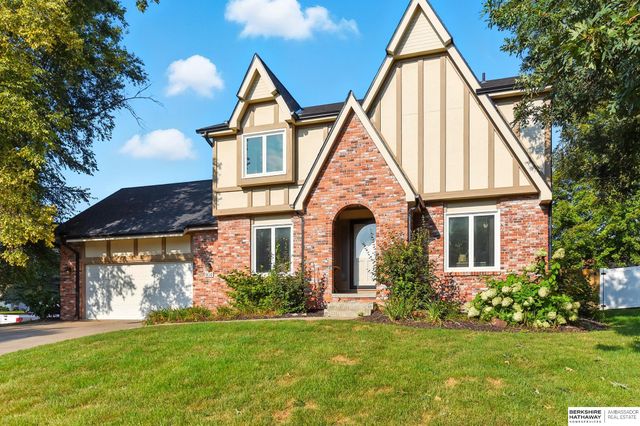 804 Valentine Lane, Papillion, NE 68046