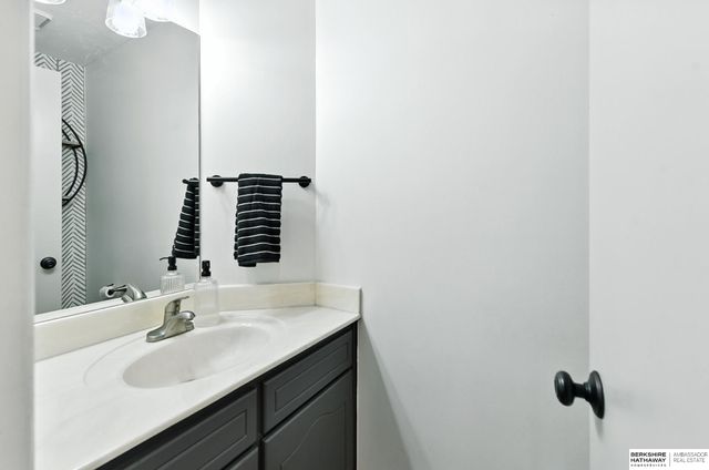 804 Valentine Lane, Papillion, NE 68046