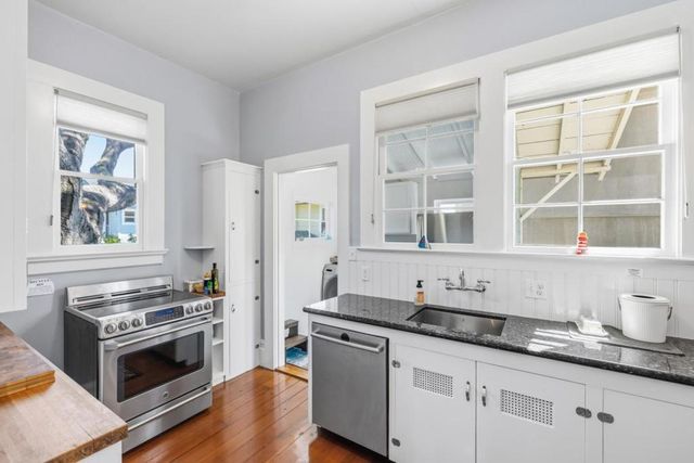 215 Lobos Avenue, Pacific Grove, CA 93950