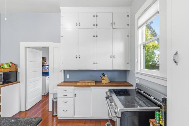 215 Lobos Avenue, Pacific Grove, CA 93950