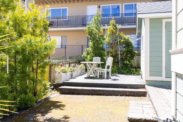 215 Lobos Avenue, Pacific Grove, CA 93950