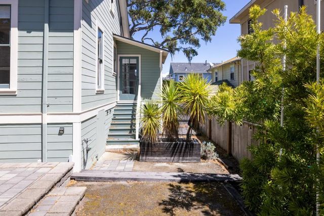 215 Lobos Avenue, Pacific Grove, CA 93950
