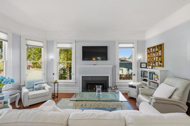 215 Lobos Avenue, Pacific Grove, CA 93950