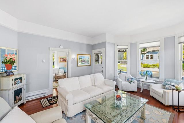 215 Lobos Avenue, Pacific Grove, CA 93950