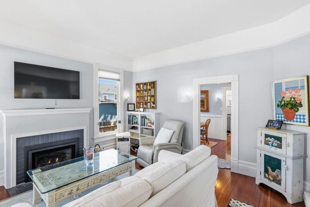 215 Lobos Avenue, Pacific Grove, CA 93950