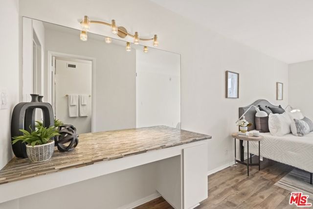 12720 Burbank Boulevard 114, Los Angeles, CA 91607