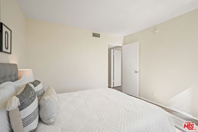 12720 Burbank Boulevard 114, Los Angeles, CA 91607