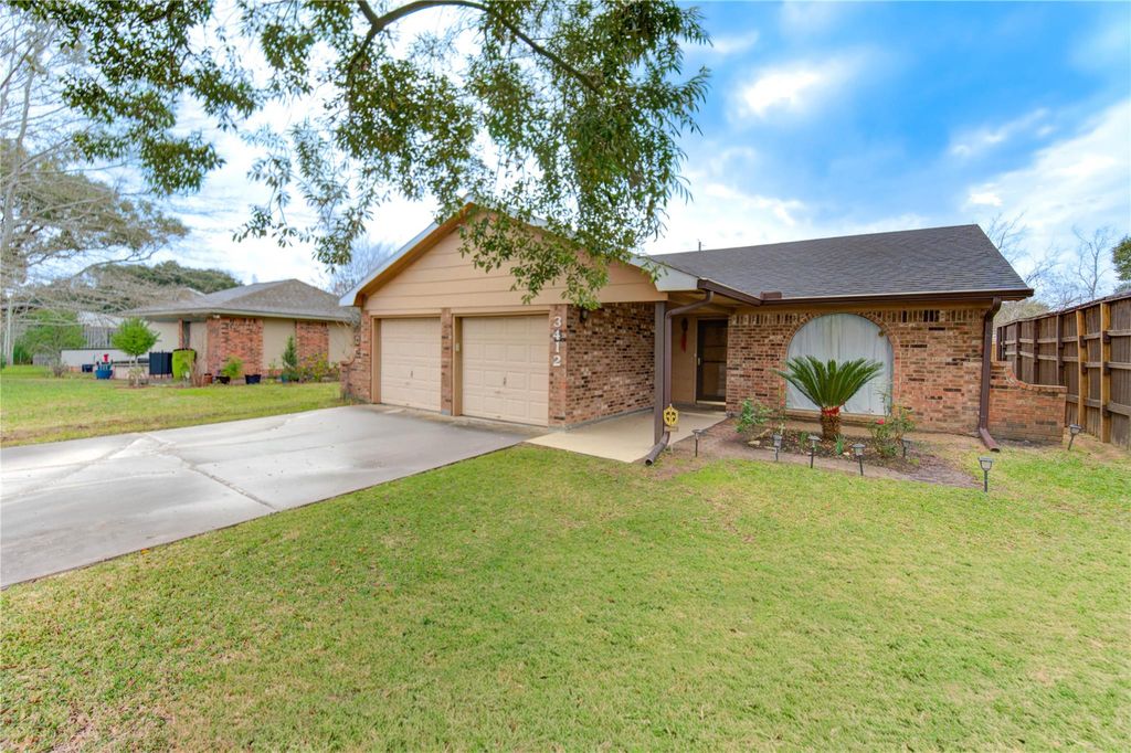 3412 Avenue R, Rosenberg, TX 77471