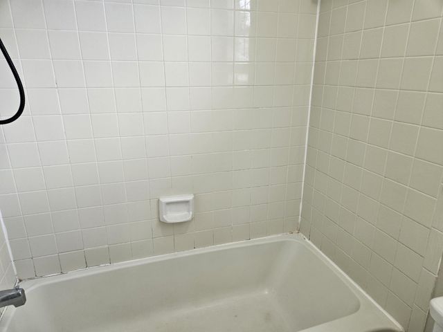 805 Lexington RD B, Elgin, TX 78621