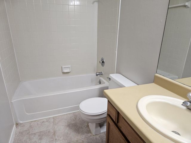 805 Lexington RD B, Elgin, TX 78621