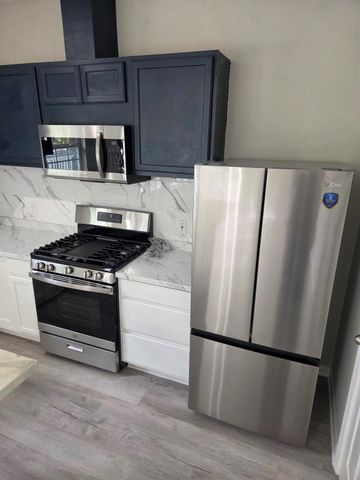 512 Hill Road, Houston, TX 77037