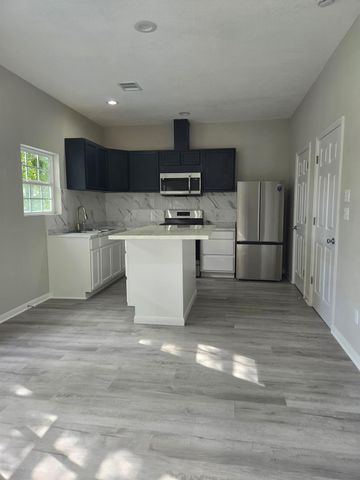512 Hill Road, Houston, TX 77037