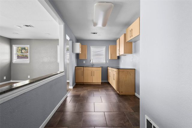 736 Angus, Dallas, TX 75217
