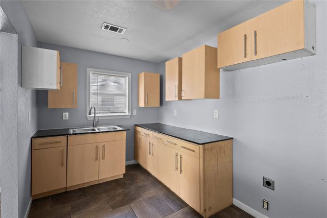 736 Angus, Dallas, TX 75217