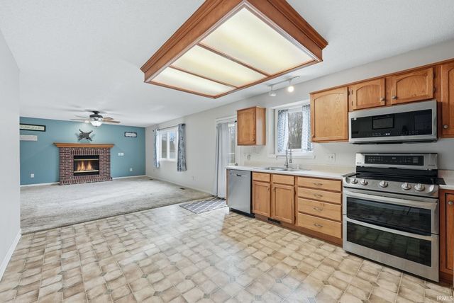 3025 Trappers Cove, Huntington, IN 46750