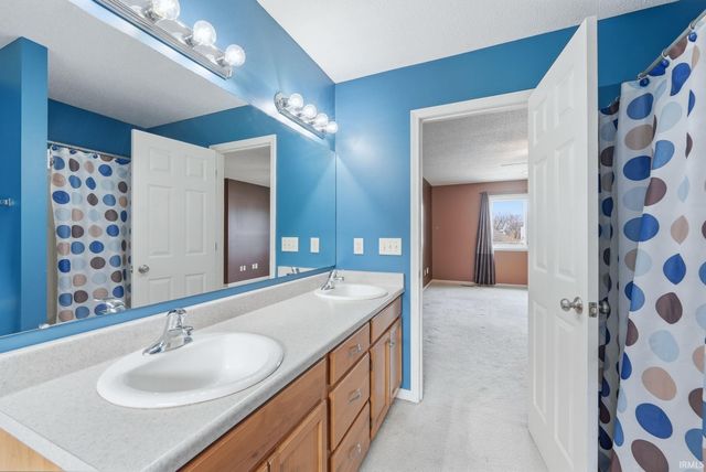 3025 Trappers Cove, Huntington, IN 46750