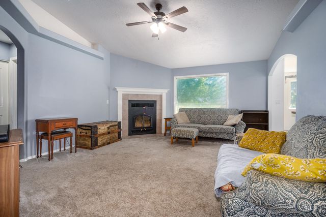 6940 SE Valley View Ave, Mountain Home, ID 83647
