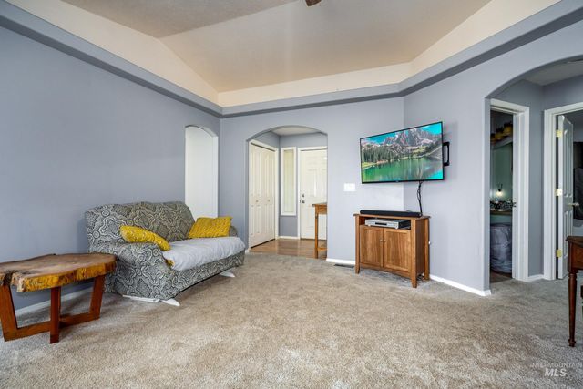 6940 SE Valley View Ave, Mountain Home, ID 83647