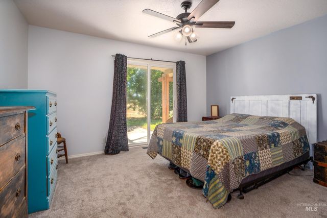 6940 SE Valley View Ave, Mountain Home, ID 83647