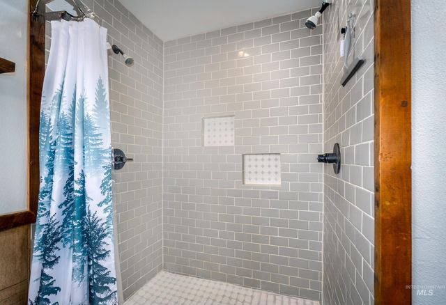 6940 SE Valley View Ave, Mountain Home, ID 83647