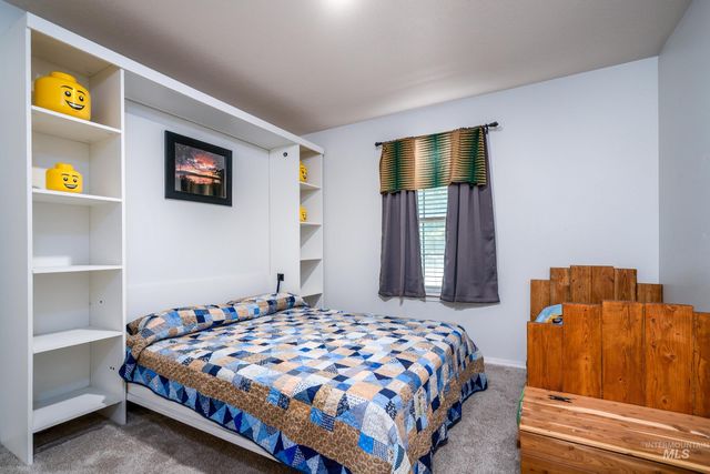6940 SE Valley View Ave, Mountain Home, ID 83647