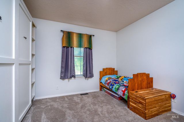 6940 SE Valley View Ave, Mountain Home, ID 83647