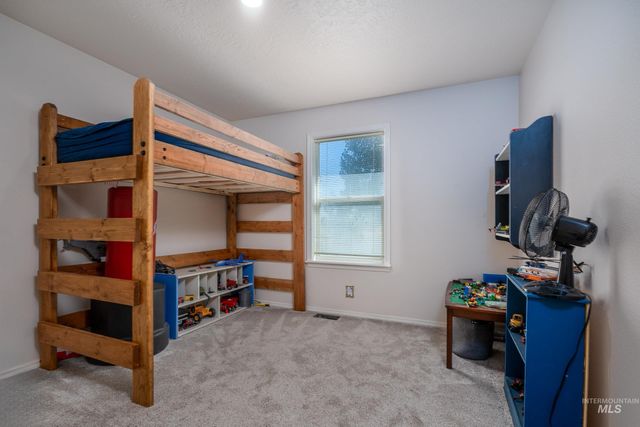 6940 SE Valley View Ave, Mountain Home, ID 83647