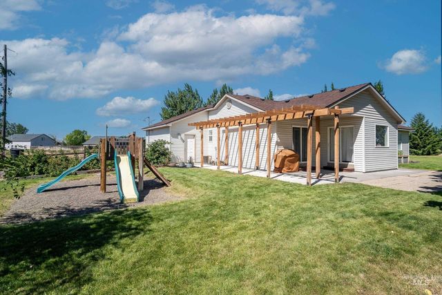 6940 SE Valley View Ave, Mountain Home, ID 83647