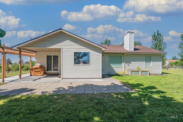 6940 SE Valley View Ave, Mountain Home, ID 83647