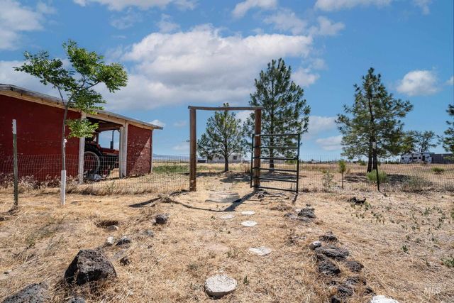 6940 SE Valley View Ave, Mountain Home, ID 83647