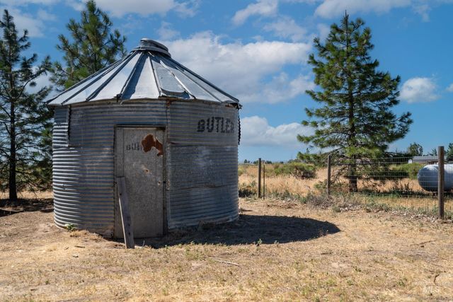 6940 SE Valley View Ave, Mountain Home, ID 83647