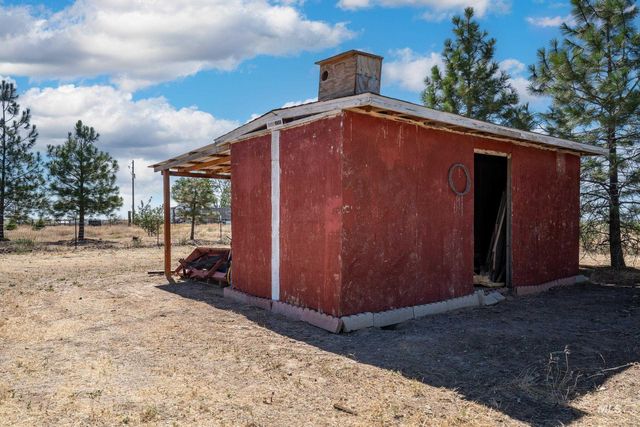 6940 SE Valley View Ave, Mountain Home, ID 83647