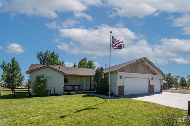 6940 SE Valley View Ave, Mountain Home, ID 83647