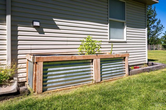 6940 SE Valley View Ave, Mountain Home, ID 83647