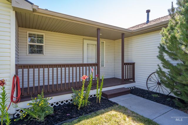 6940 SE Valley View Ave, Mountain Home, ID 83647