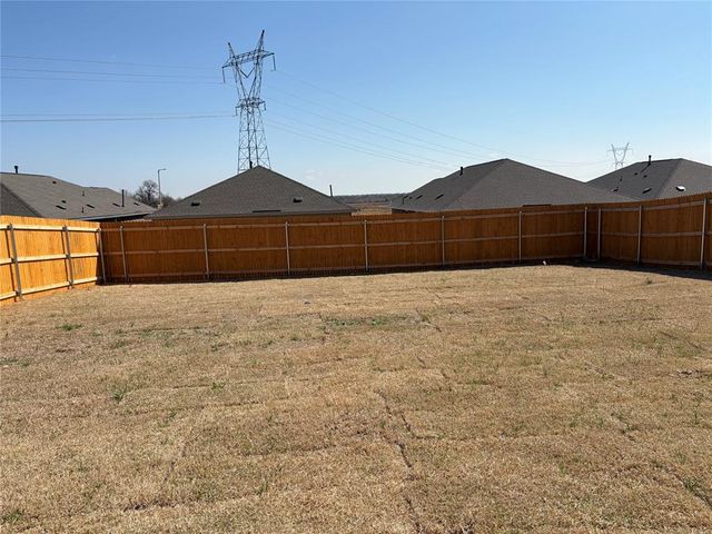 1941 Honey Locust Drive, Mustang, OK 73128