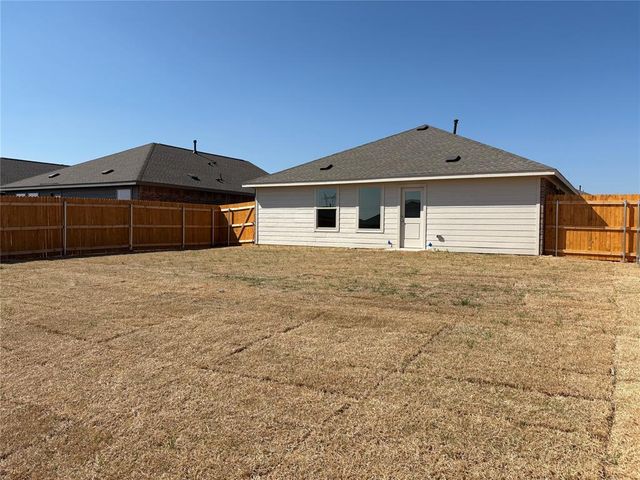 1941 Honey Locust Drive, Mustang, OK 73128