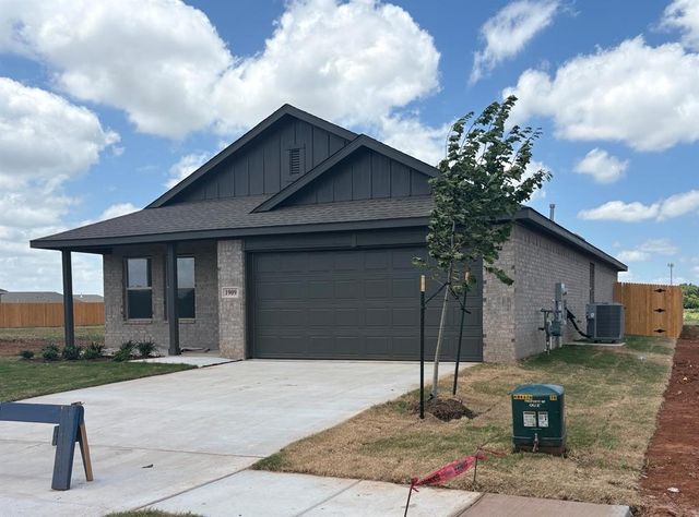 1941 Honey Locust Drive, Mustang, OK 73128