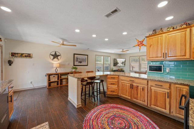 21201 Palomino CV, Lago Vista, TX 78645