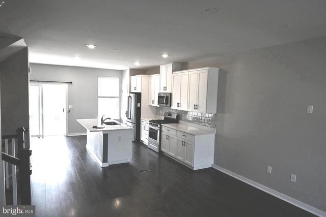 7551 CLAYTON AVE, Coopersburg, PA 18036