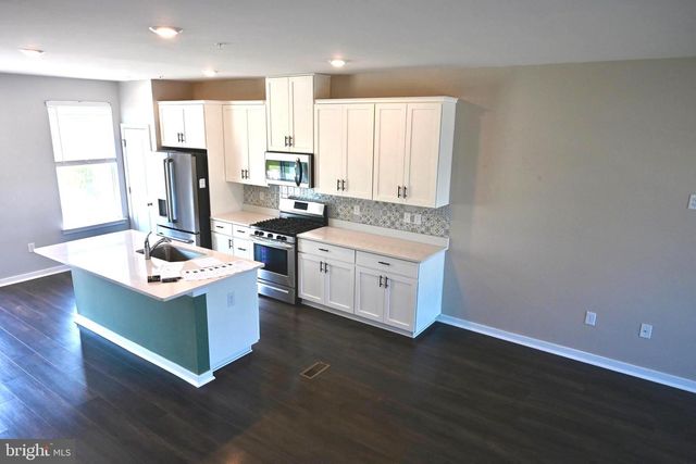 7551 CLAYTON AVE, Coopersburg, PA 18036