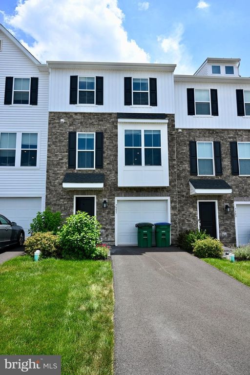 7551 CLAYTON AVE, Coopersburg, PA 18036