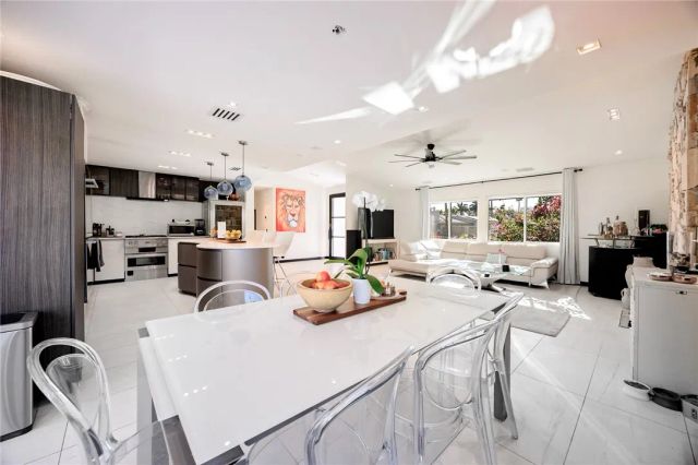 951 N Camino Condor, Palm Springs, CA 92262