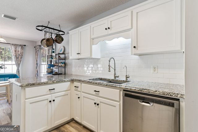 157 Country Walk Circle, Brunswick, GA 31525