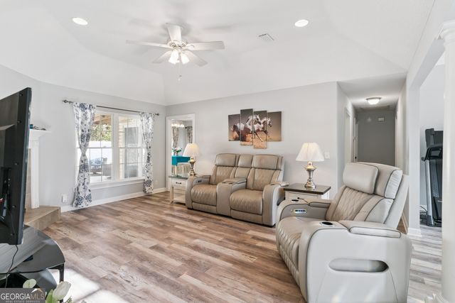 157 Country Walk Circle, Brunswick, GA 31525