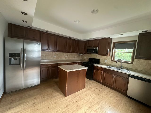 16W031 91ST Street, Burr Ridge, IL 60527