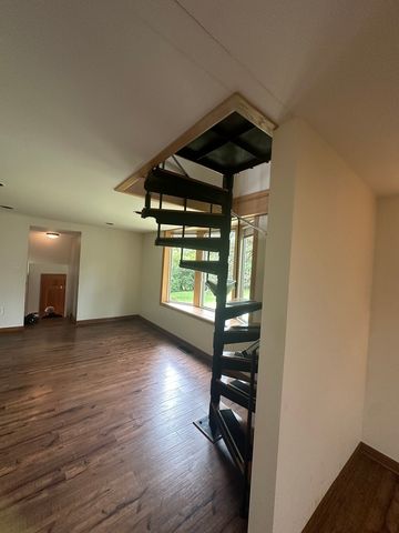 16W031 91ST Street, Burr Ridge, IL 60527