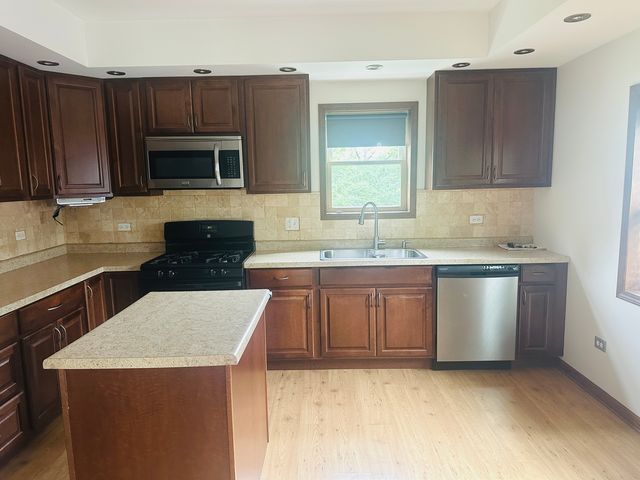 16W031 91ST Street, Burr Ridge, IL 60527