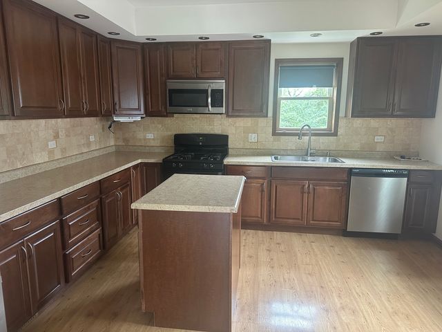 16W031 91ST Street, Burr Ridge, IL 60527